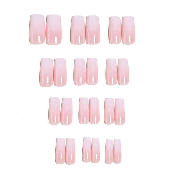 Kunstnagelset im modernen Ombre-Design Karnz
