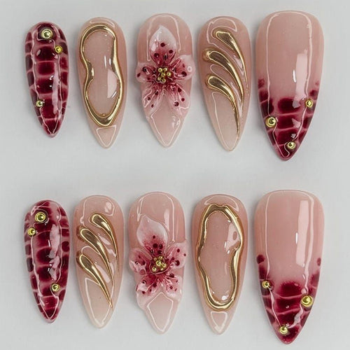 Künstlerische Nagelkunst Karnz