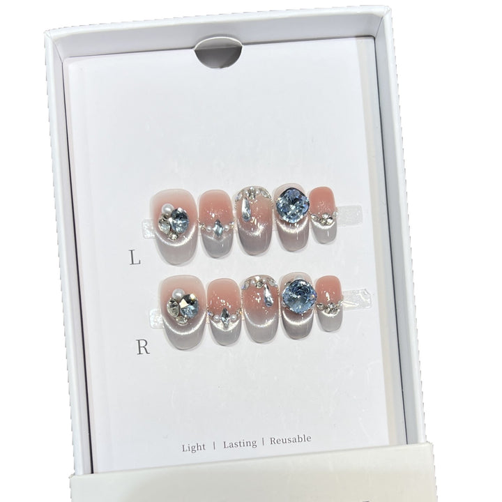Wiederverwendbares, mit Strass verziertes Press-On Nagelset Karnz
