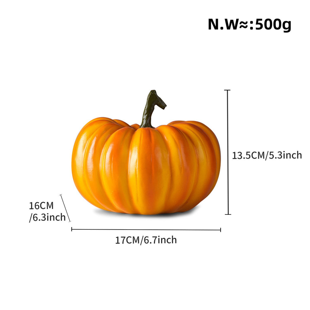 Dekorative Kürbisfigur als Herbstsonde Karnz