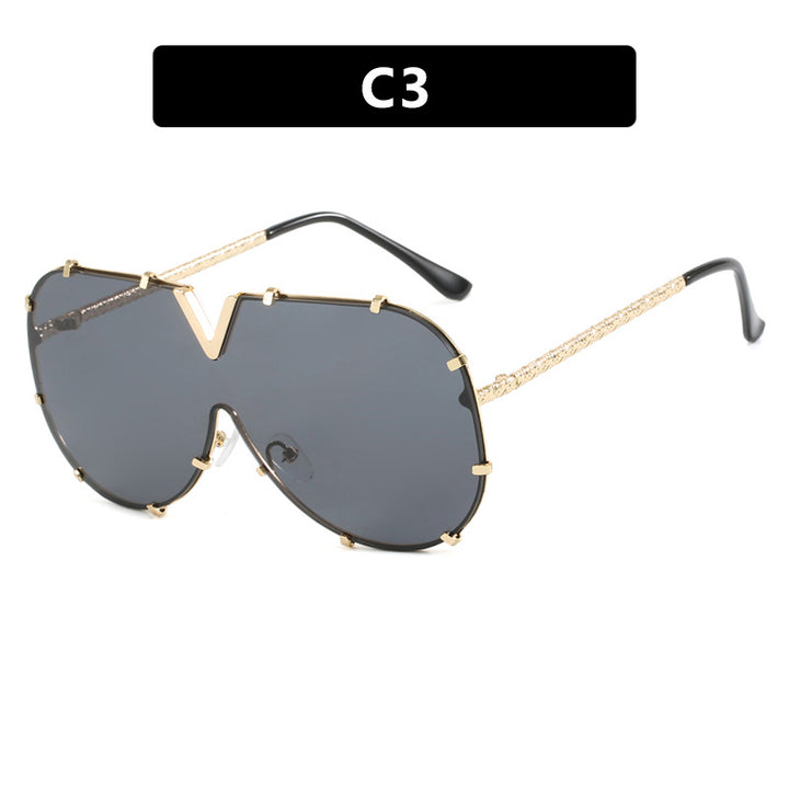 Damen oversized Schutzbrille im futuristischen Design Karnz