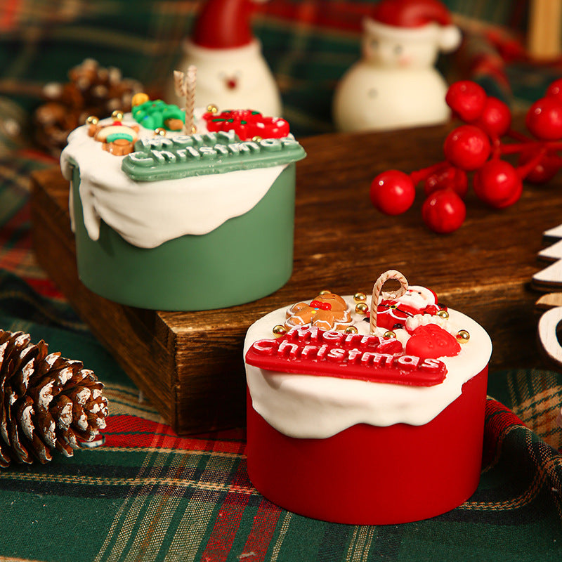 Weihnachtliche dekorative Schmuckbox mit festlichem skulptiertem Deckel