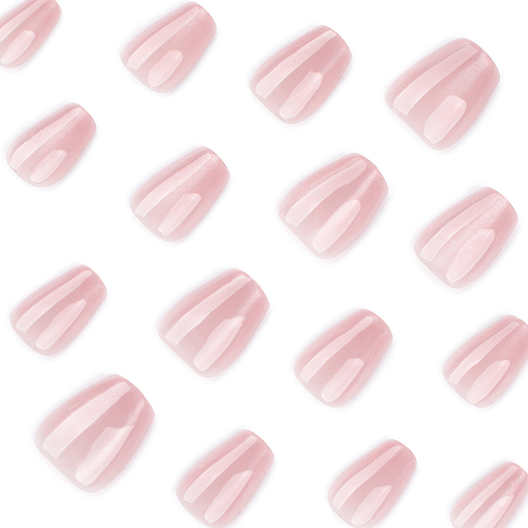 Kunstvolle Nagelkunst mit elegantem Schimmer Effekt Karnz