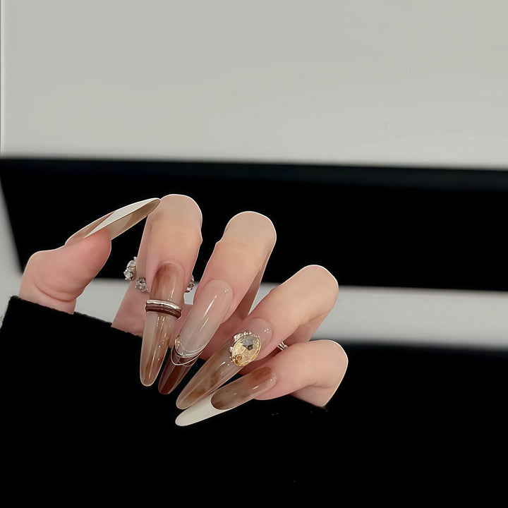 Kunstnagelset mit Elegantem Glamour-Design Karnz