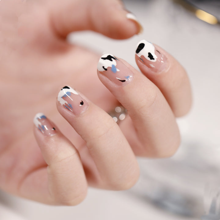Künstliche Nagelkunst mit herzförmigen Designs und sanften Farbverläufen Karnz