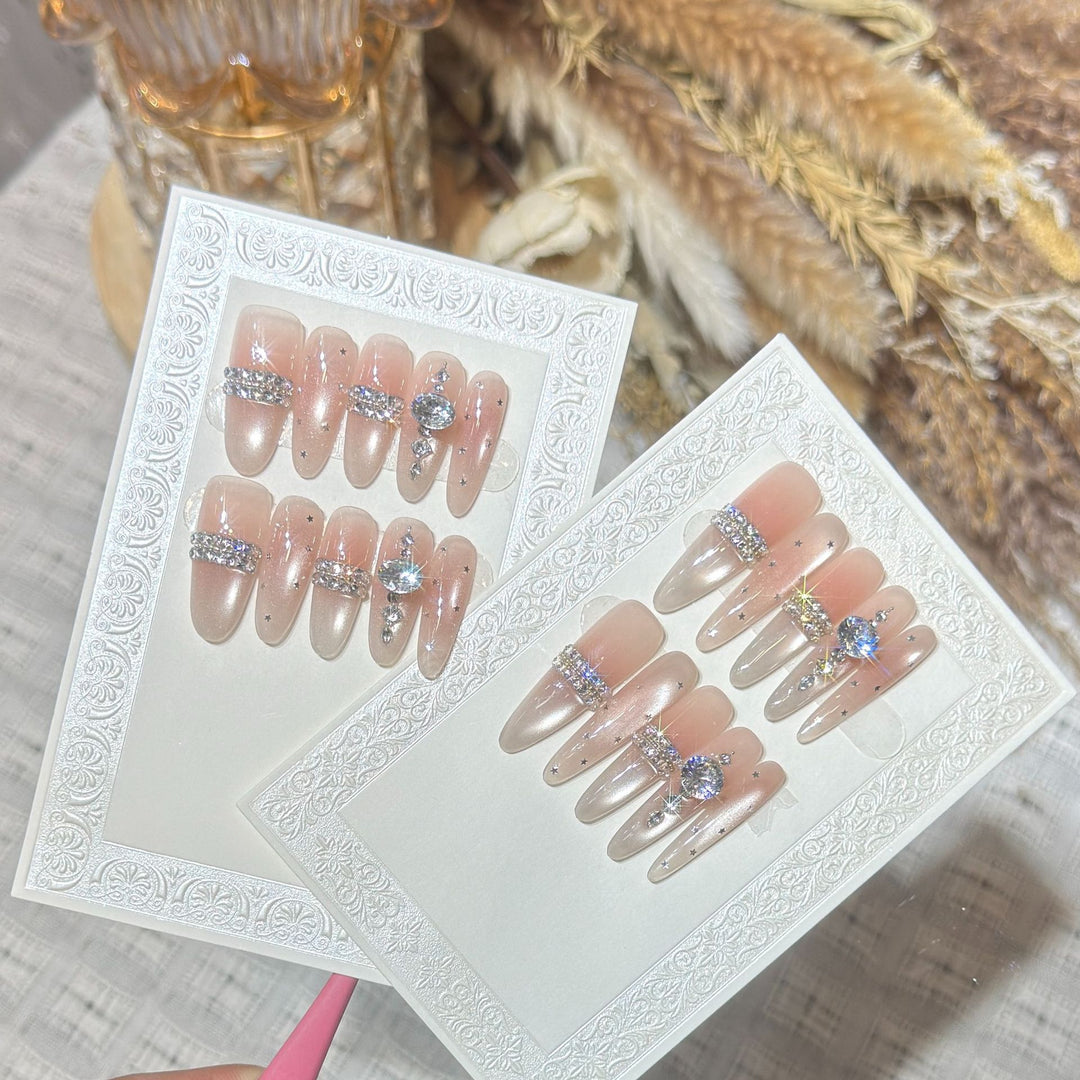 Premium mit Strass verzierten Stiletto Press-On Nägel Karnz