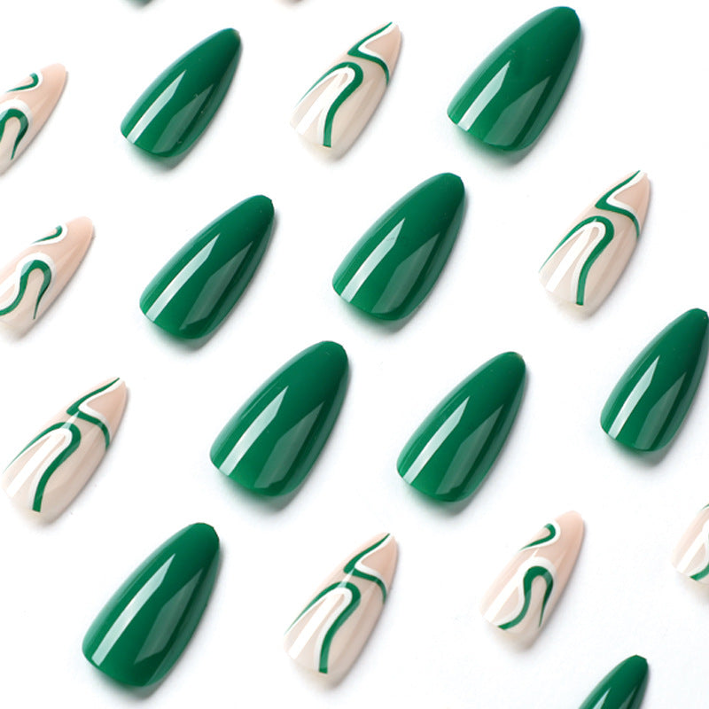 Elegante Nagelkunst mit kreativen Wellen-Designs Karnz