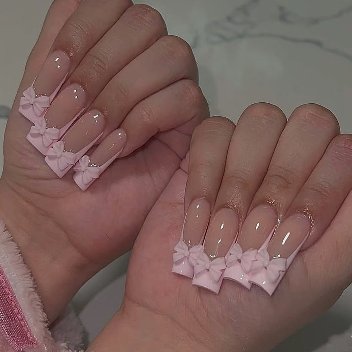 Kreatives Kunstnagelset mit Schleifenverzierungen Karnz