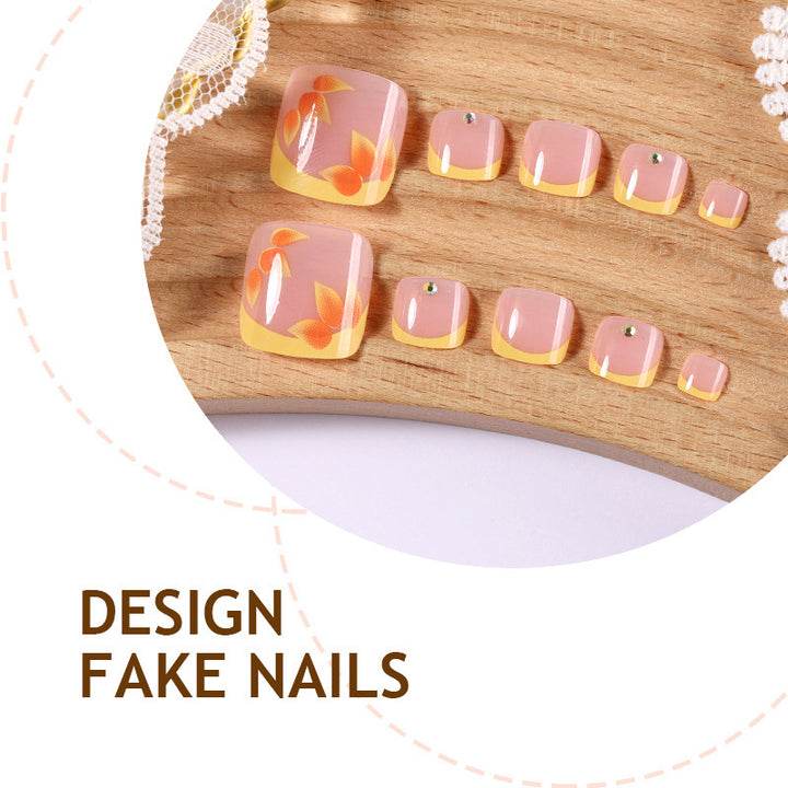 Kunstnagelset mit floralem Design und eleganten Akzenten Karnz
