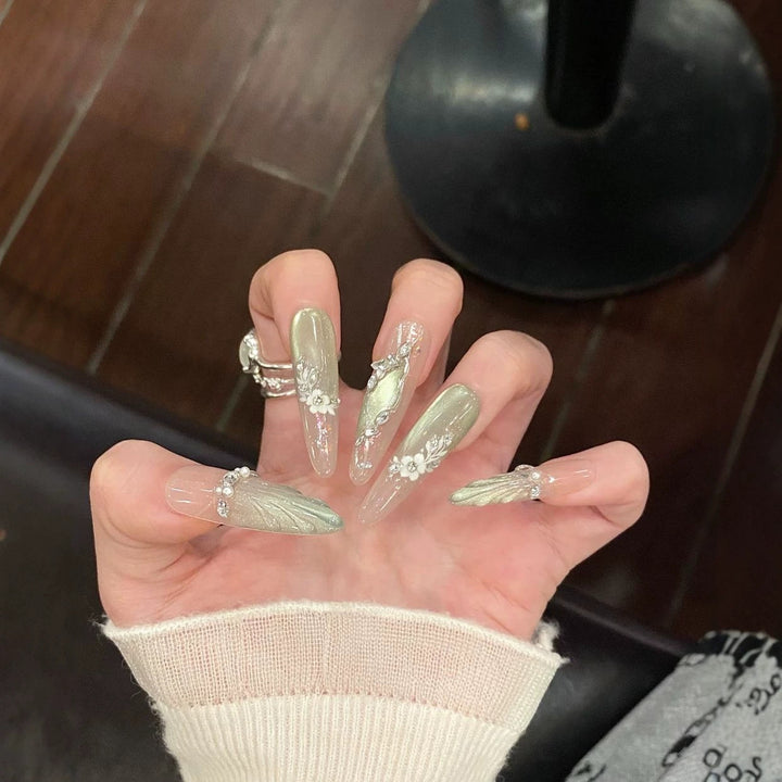 Dekorative florale Acryl-Nagelverlängerungen