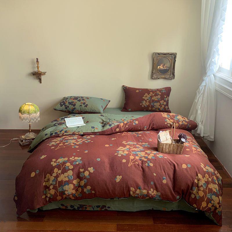Wendbares Bettwäsche-Garnitur-Set aus Baumwoll-Leinen mit zartem Blumenprint und gesteppter Decke