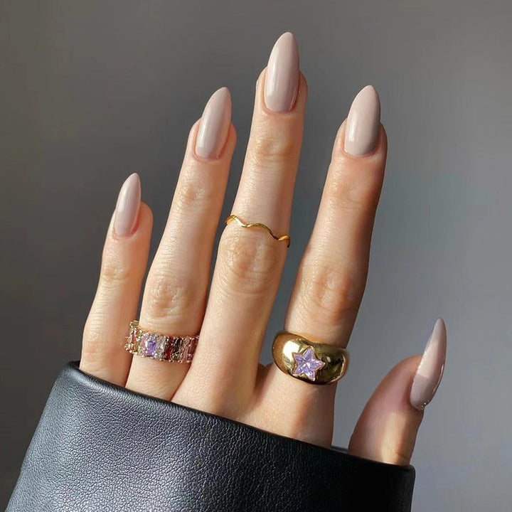 Elegante Acryl-Nägel mit Hochglanz-Finish Karnz