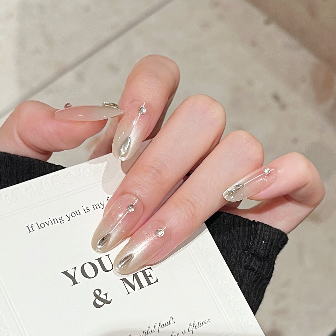 Elegantes Press-On Nagelset mit Strass-Akzenten Karnz