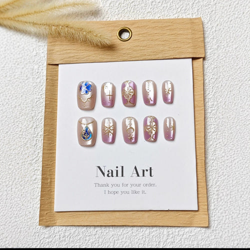 Künstlerisches Floral- und Schmetterlings-Press-On-Nagelkunst-Set