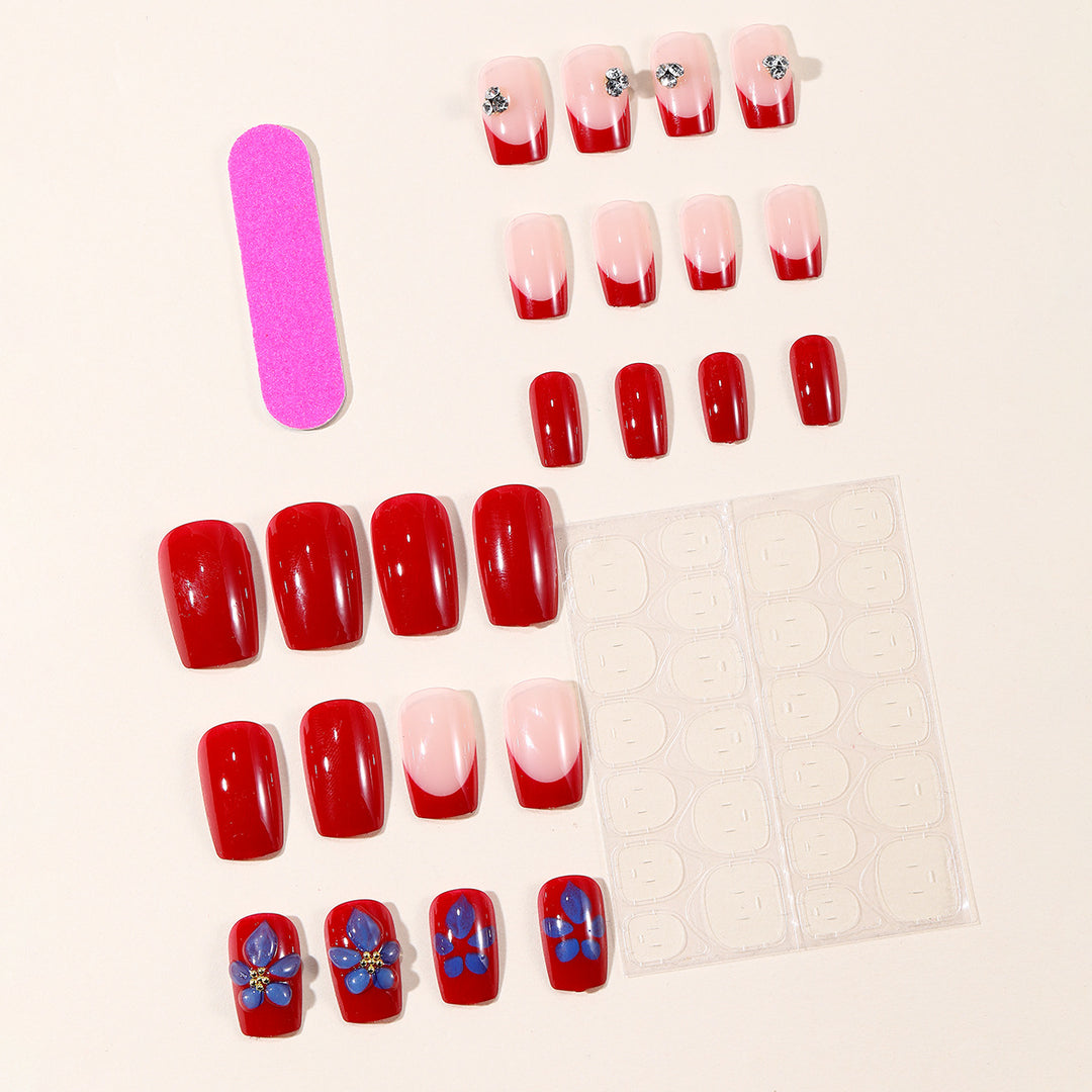 Künstlerisches Nageldesign-Kit mit floralen Akzenten Karnz