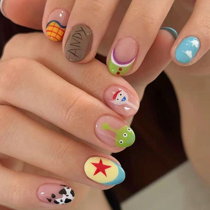 Themen Press-On Nagelkunst Set mit Cartoon-Charakter-Designs
