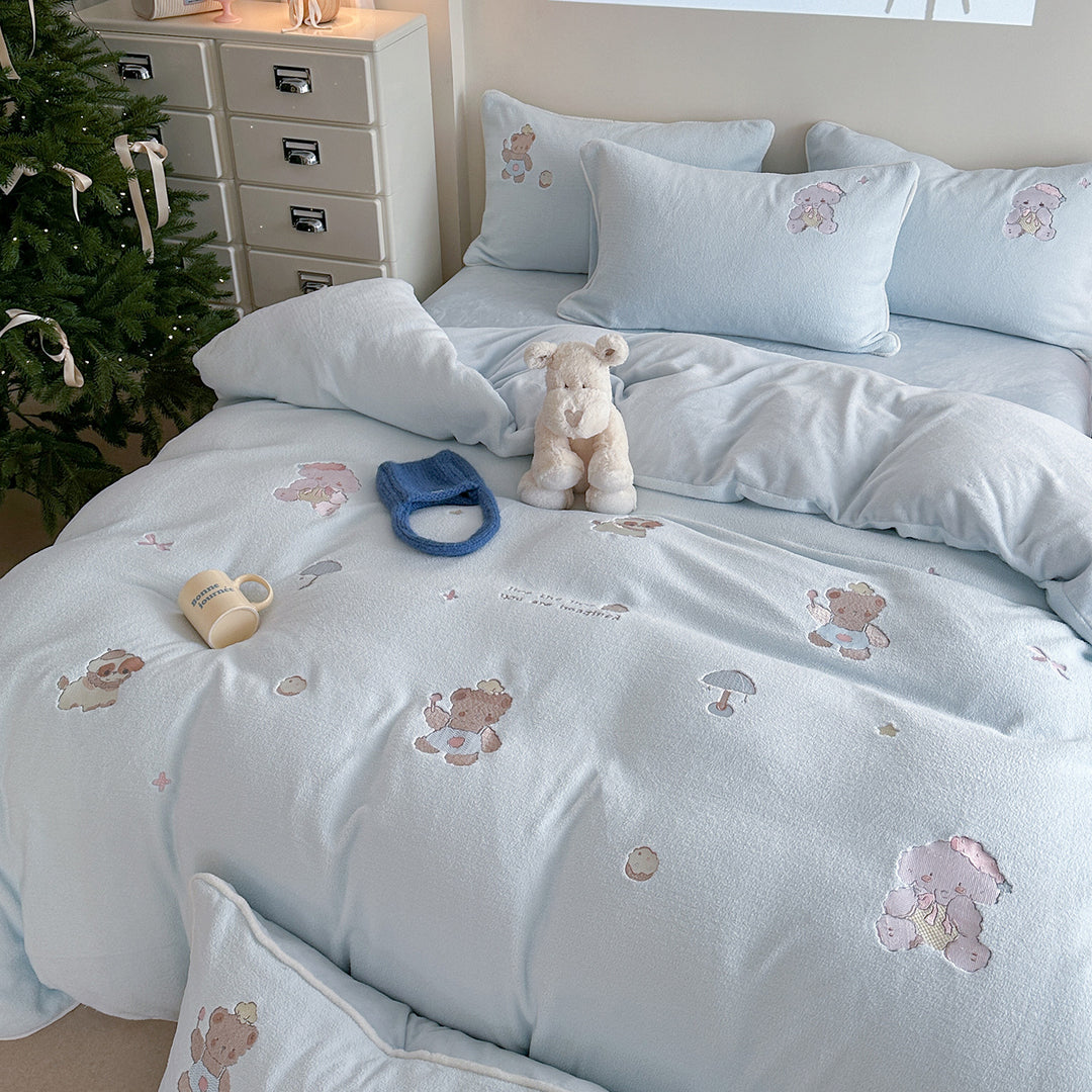 Kinder-Bettwäschegarnitur aus weichem Baumwoll-Fleece mit gestickten Teddybär-Motiven