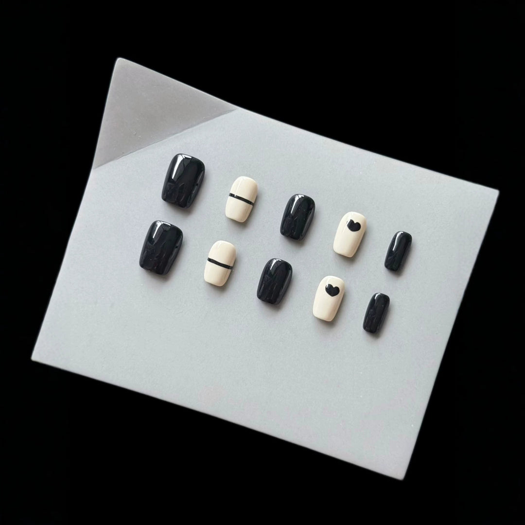 Elegantes Press-On Nagelkunst-Set mit modernem minimalistischen Design