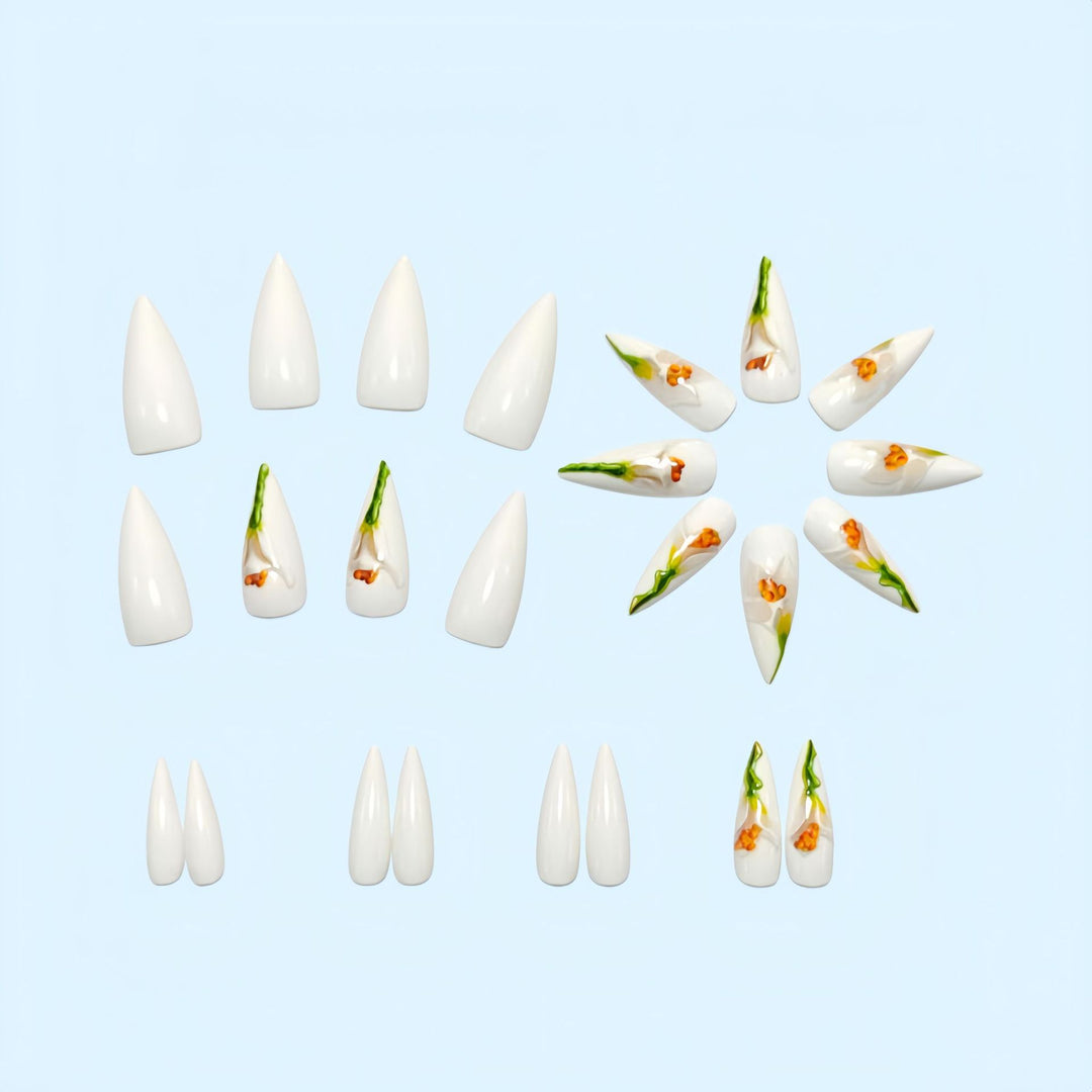 Kunstnägel mit aufwendigem Blumendesign Karnz