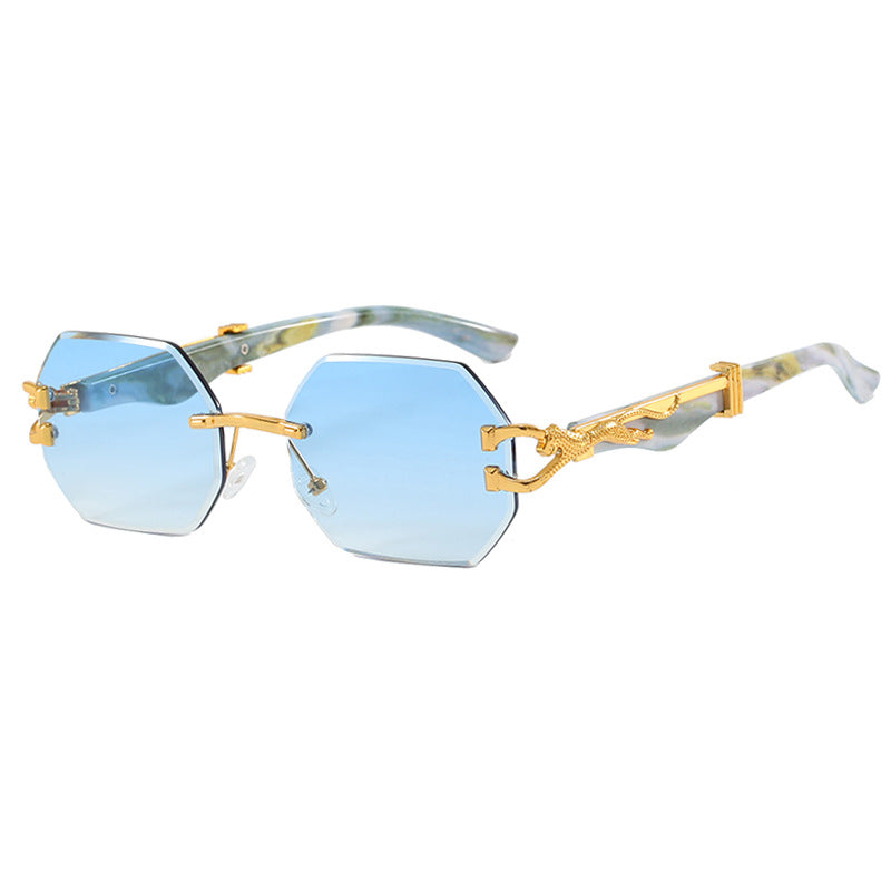 Damen modische Sonnenbrille mit extravagantem achteckigem Design und goldenen Akzenten Karnz