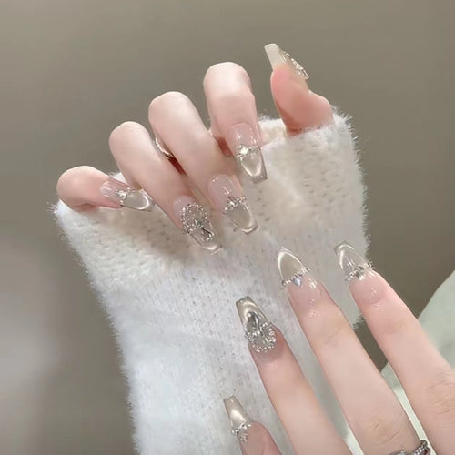 Elegantes Press-On-Nagelset mit Strassdetails Karnz