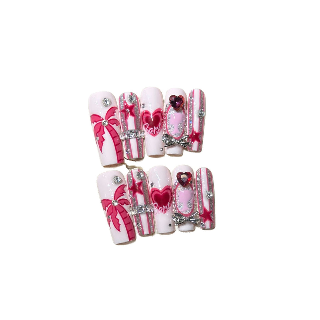 Künstlerisches Press-On Nail Set mit verspielten Herz- und Palmendesigns Karnz
