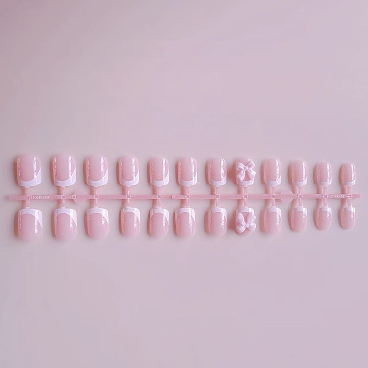 Kunstnagelset mit eleganten Spitzen und 3D Schleifenverzierungen Karnz