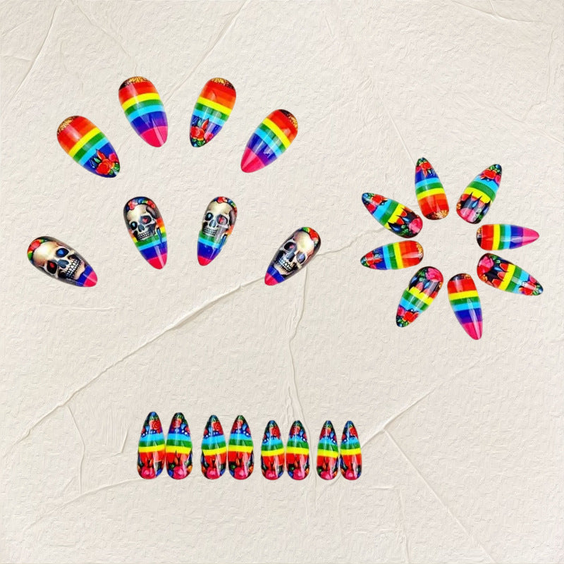 Kreative Kunstnägel im Totenkopf- und Regenbogen-Design Karnz
