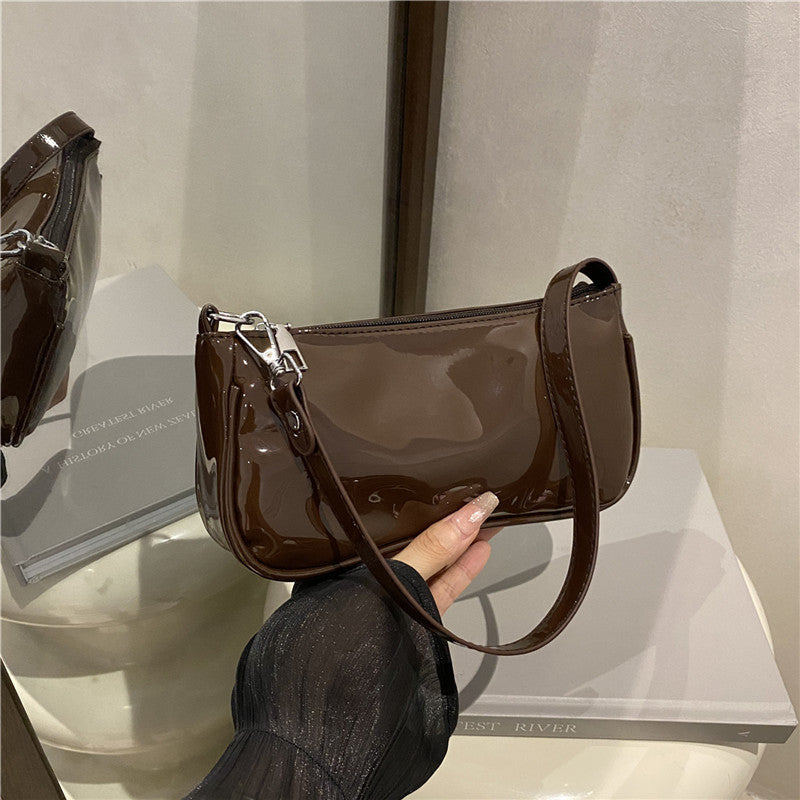 Elegante Patentleder-Clutch