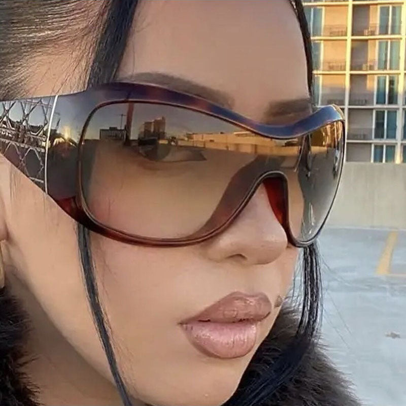 Damen Sportsonnenbrille mit breitgeschütztem Rahmen und polarisierenden Gläsern Karnz