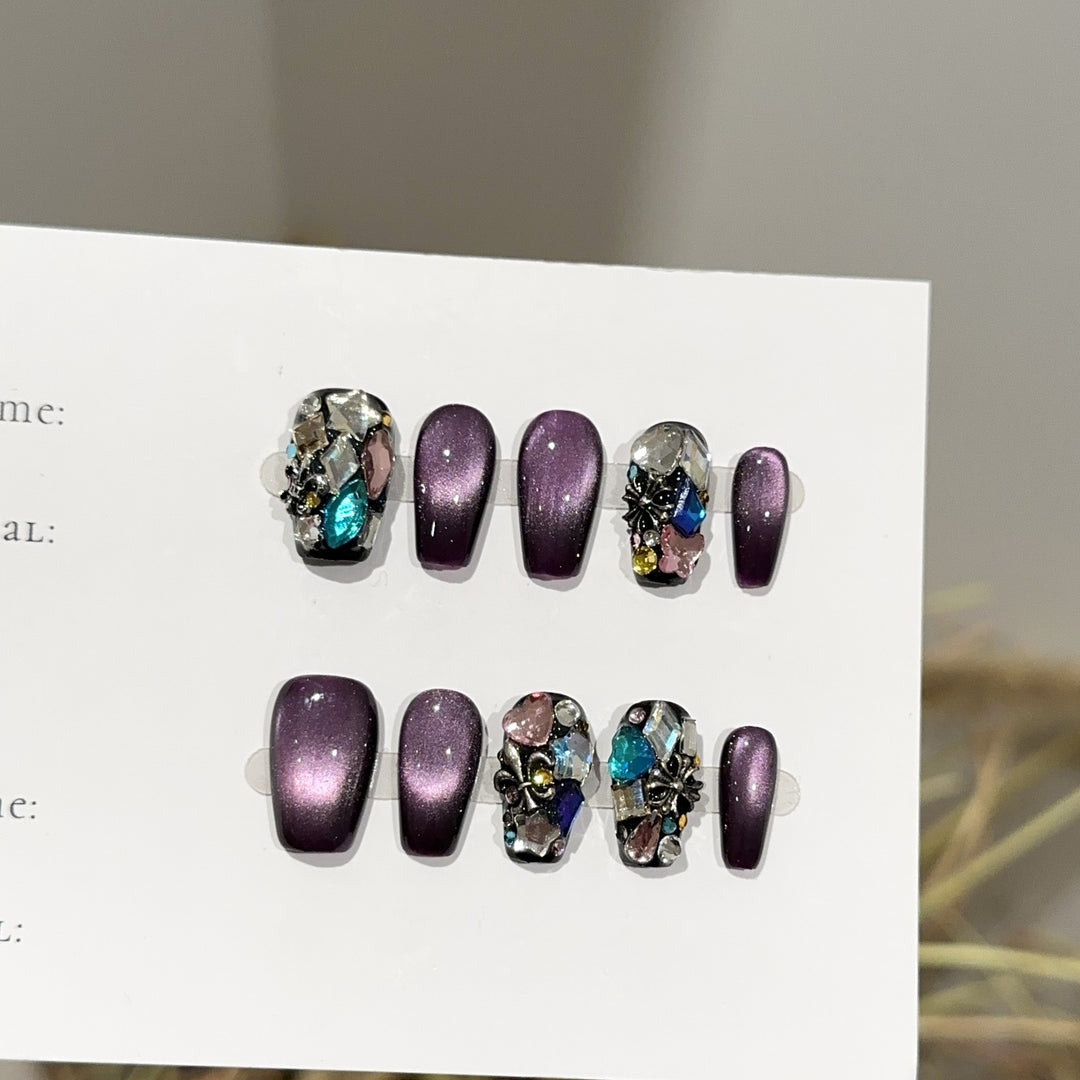 Dekorative Nagelkunst