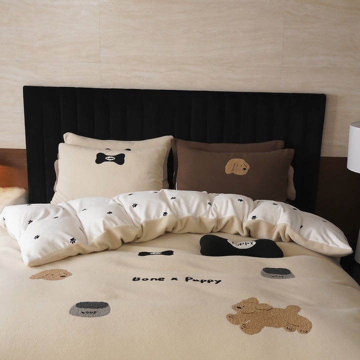 Bettwäsche-Set mit gestickten Welpenmotiven und weichem Fleece