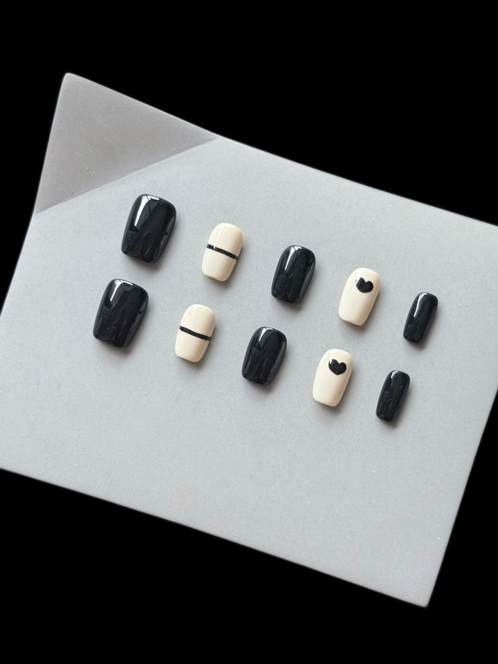 Elegantes Press-On Nagelkunst-Set mit modernem minimalistischen Design