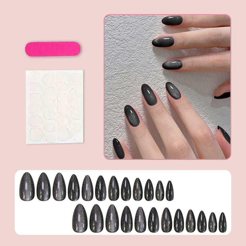 Kunstnagelset mit stilvollem Design Karnz