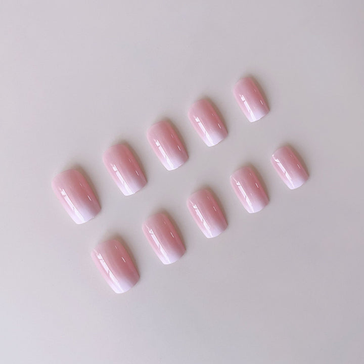 Kunstnagelset mit eleganten Ombre-Design und Glitzerakzenten Karnz