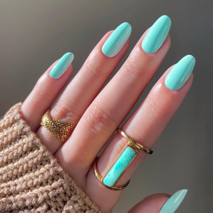 Elegante Kunstnägel mit glossy Oberfläche Karnz