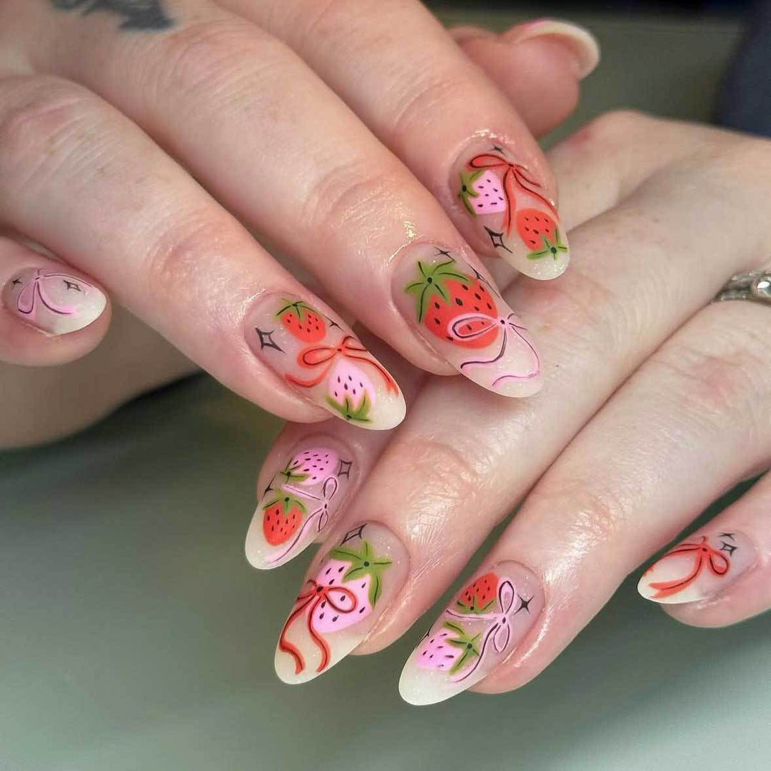 Erdbeeren-Themen Handgemalte Nagelkunst