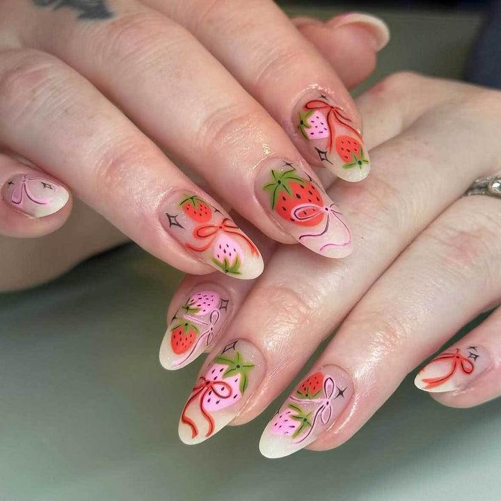 Erdbeeren-Themen Handgemalte Nagelkunst