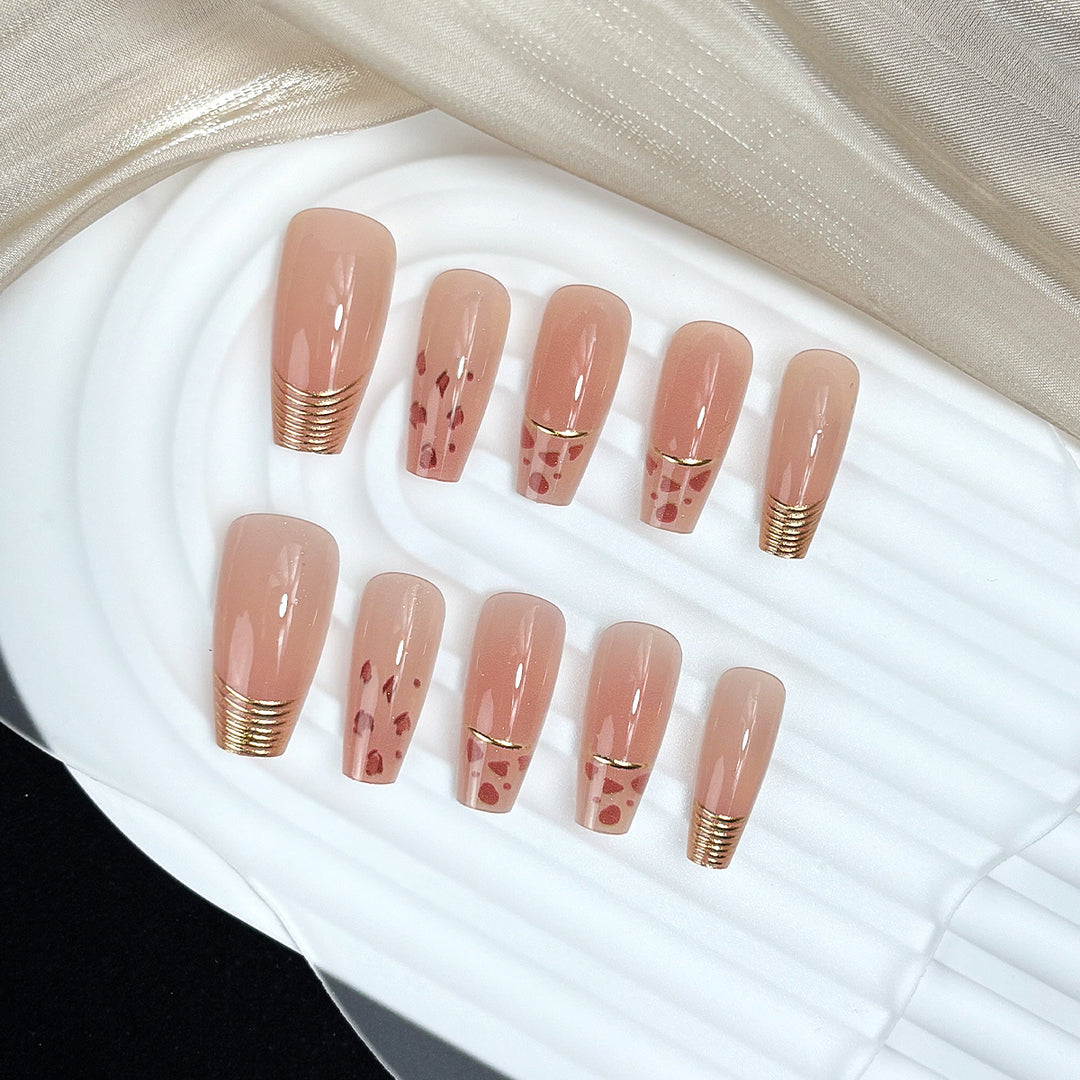 Elegantes Press-On-Nageldesign Karnz
