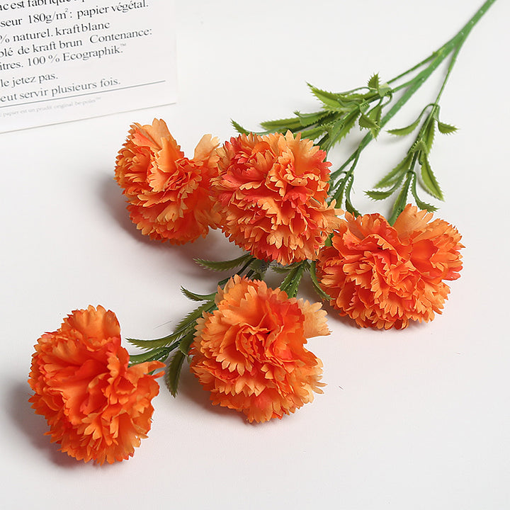 Realistischer Floralnelkenstrauß