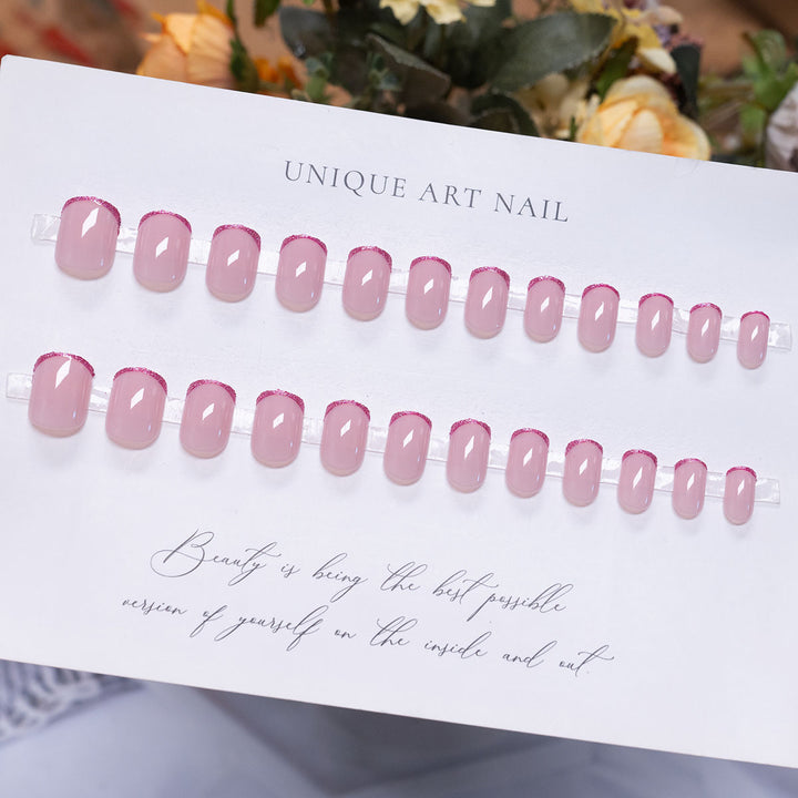 Elegante Glänzende French Tip Nail Art