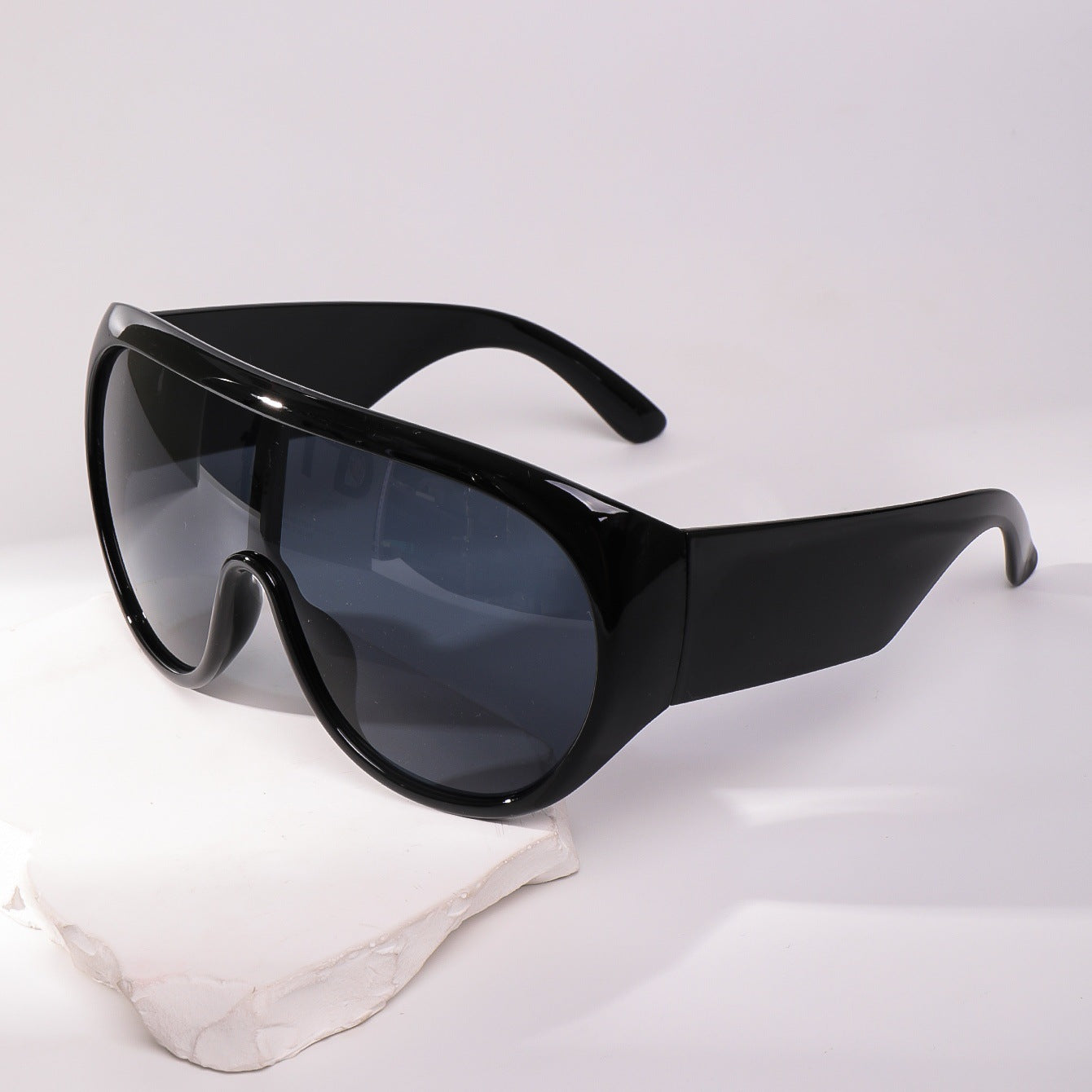 Damen oversized Sonnenbrille im modernen Design mit UV-Schutz Karnz