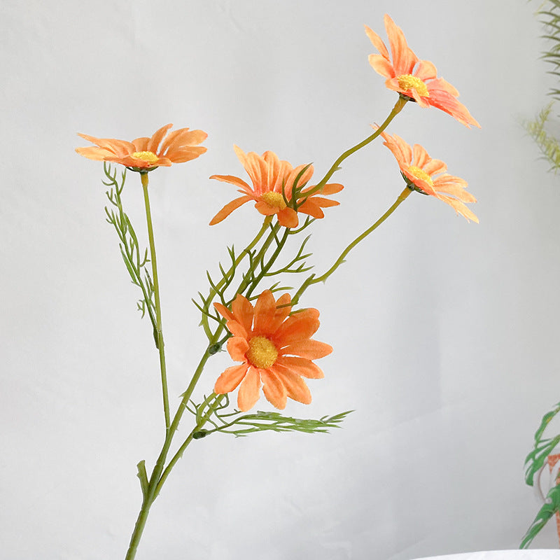 Lebensechter weißer Blumenschaft