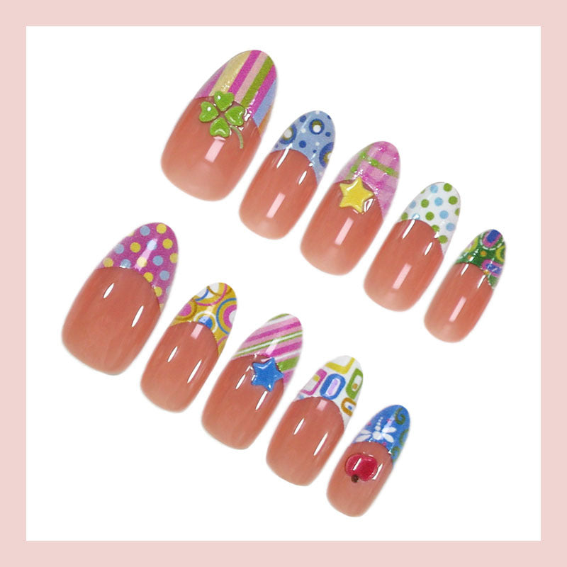 Kunstnagelset mit bunten Sommermotiven Karnz