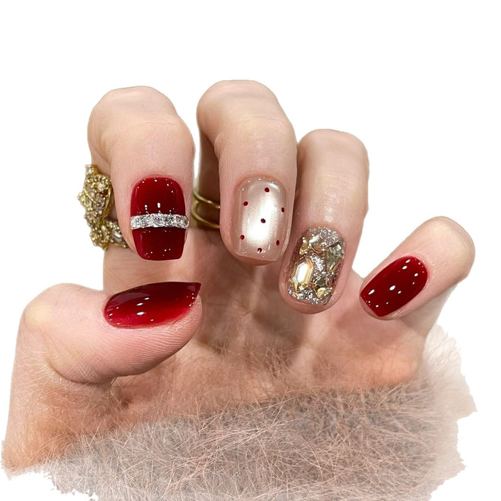 Glamouröse Kunstnägel mit Funkelndem Strass Karnz