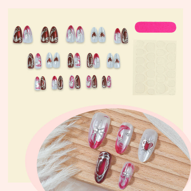 Künstlerisches Press-On Nagelkunstset mit eleganten Herzdesigns Karnz