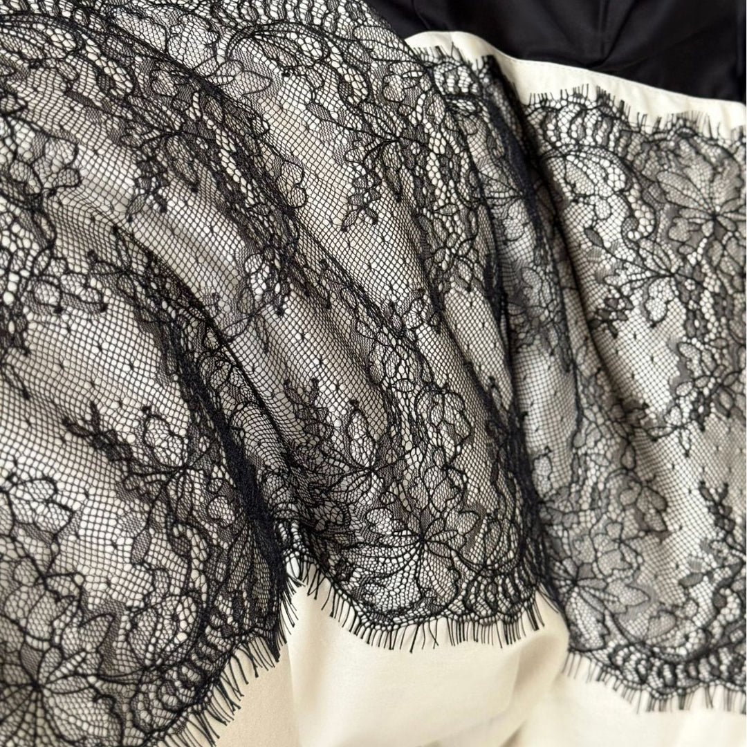 Elegantes Satin-Mischgewebe Bettwäsche Set mit Rüschensaum, Spitze Applikationsband & Wendbarem Botanischem Druck Kissenbezügen