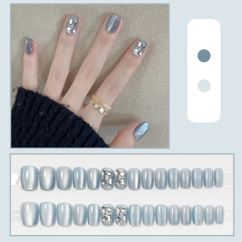 Premium Glänzendes Press-On Nagelset mit Dekorativen Akzenten Karnz