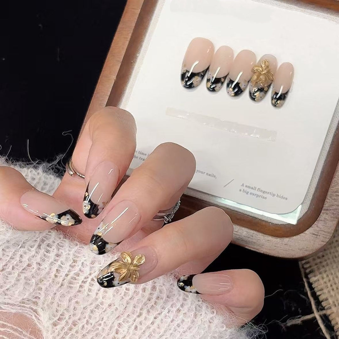 Elegante Blumendruck-Nagelkunst Karnz