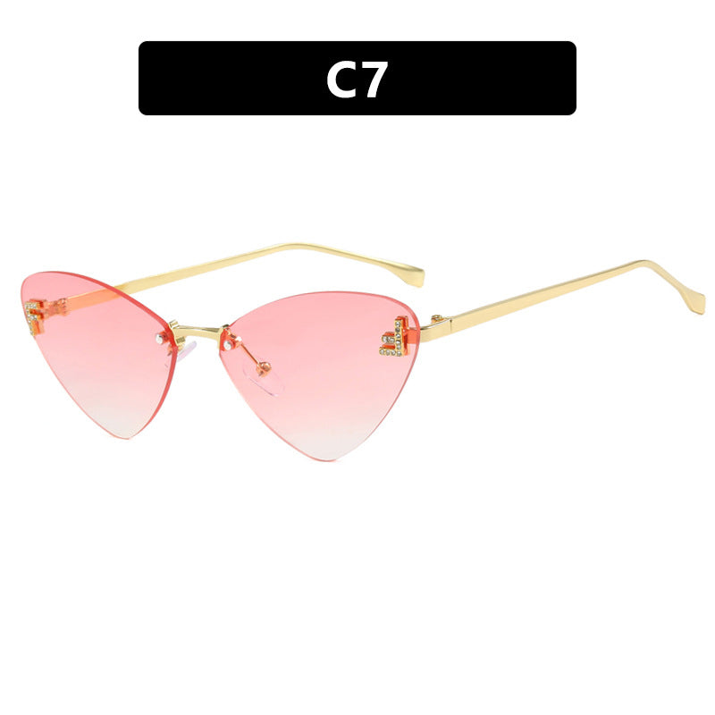 Damen extravagante Cat-Eye Sonnenbrille mit funkelnden Details Karnz